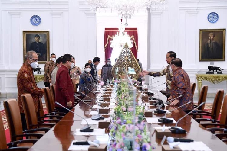 Presiden Jokowi Bertemu dengan OJK di Istana, Ini yang Dibahas