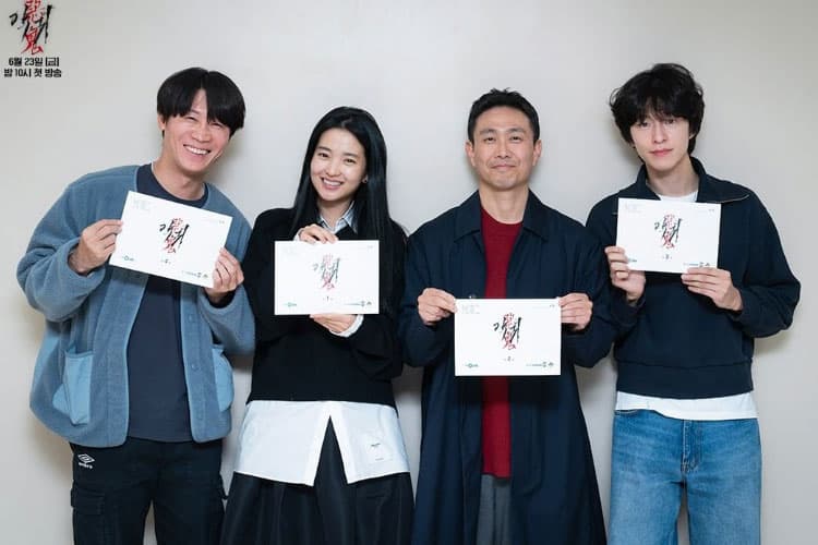 Kim Tae Ri Lakoni Dua Peran Sekaligus dalam Drama Misteri Revenant