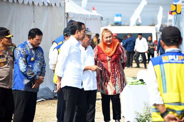 Presiden RI Jokowi Tinjau Pengendalian Banjir dan Rob serta Penataan Kawasan Kampung Nelayan di Semarang