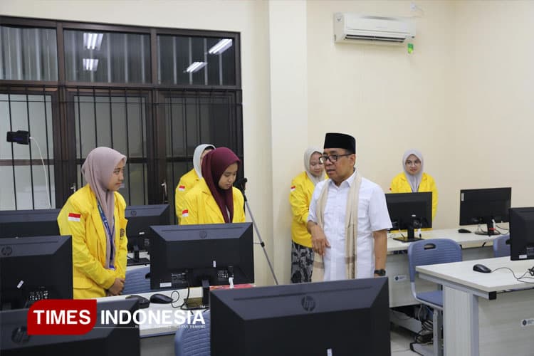 Dorong Digitalisasi Akses Pendidikan Tinggi, Menko PMK RI Resmikan SALUT Berbasis Pesantren