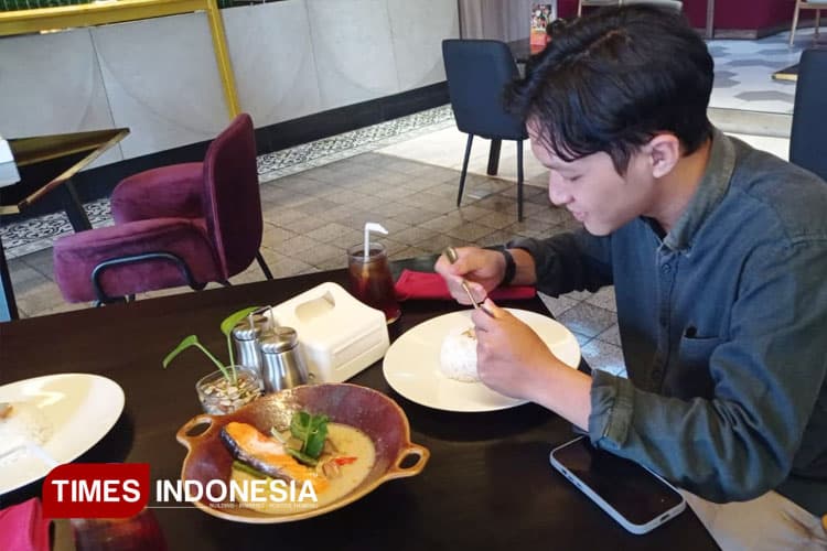 Menikmati Lezatnya Hidangan Lodeh Salmon ala Excotel Design Hotel Surabaya