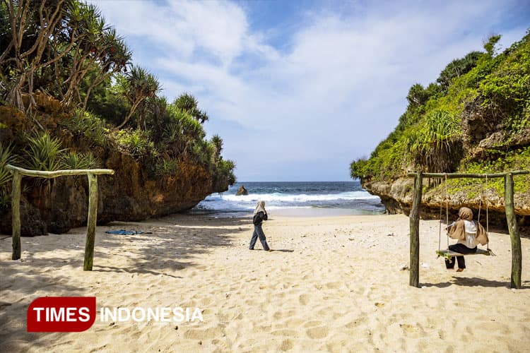 Menjelajah Pantai Srakung, Hidden Gem yang Mulai Viral di Gunungkidul