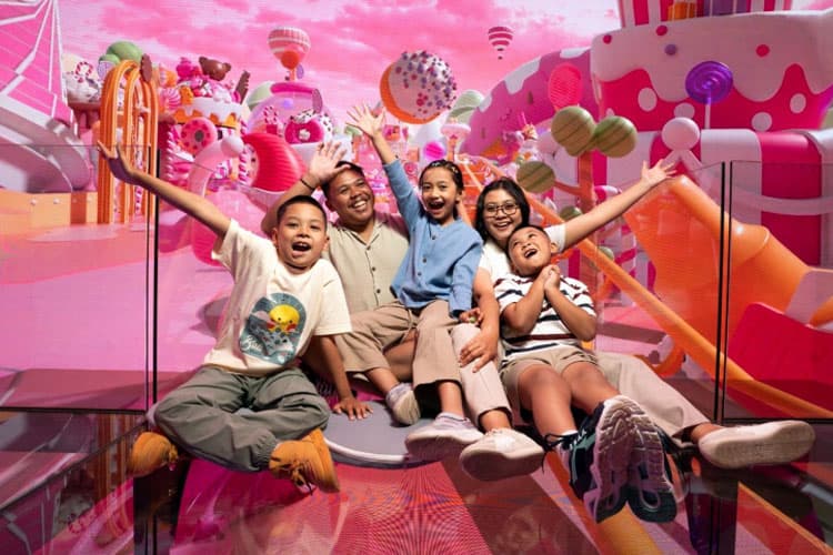 Keseruan Baru di Jawa Timur Park 1, Metaverse Glass Theaater