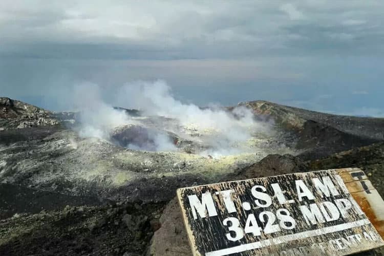 Tantangan Mendaki Gunung Slamet, Bukan untuk Tektok