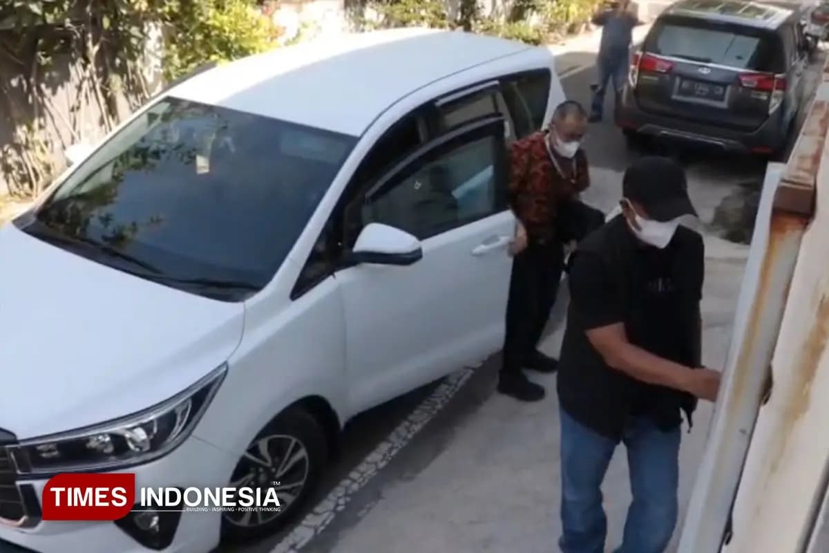 Tim KPK Geledah Rumah Kepala Diskominfo Kota Madiun, Sita Dia HP dan Dokumen SPPD